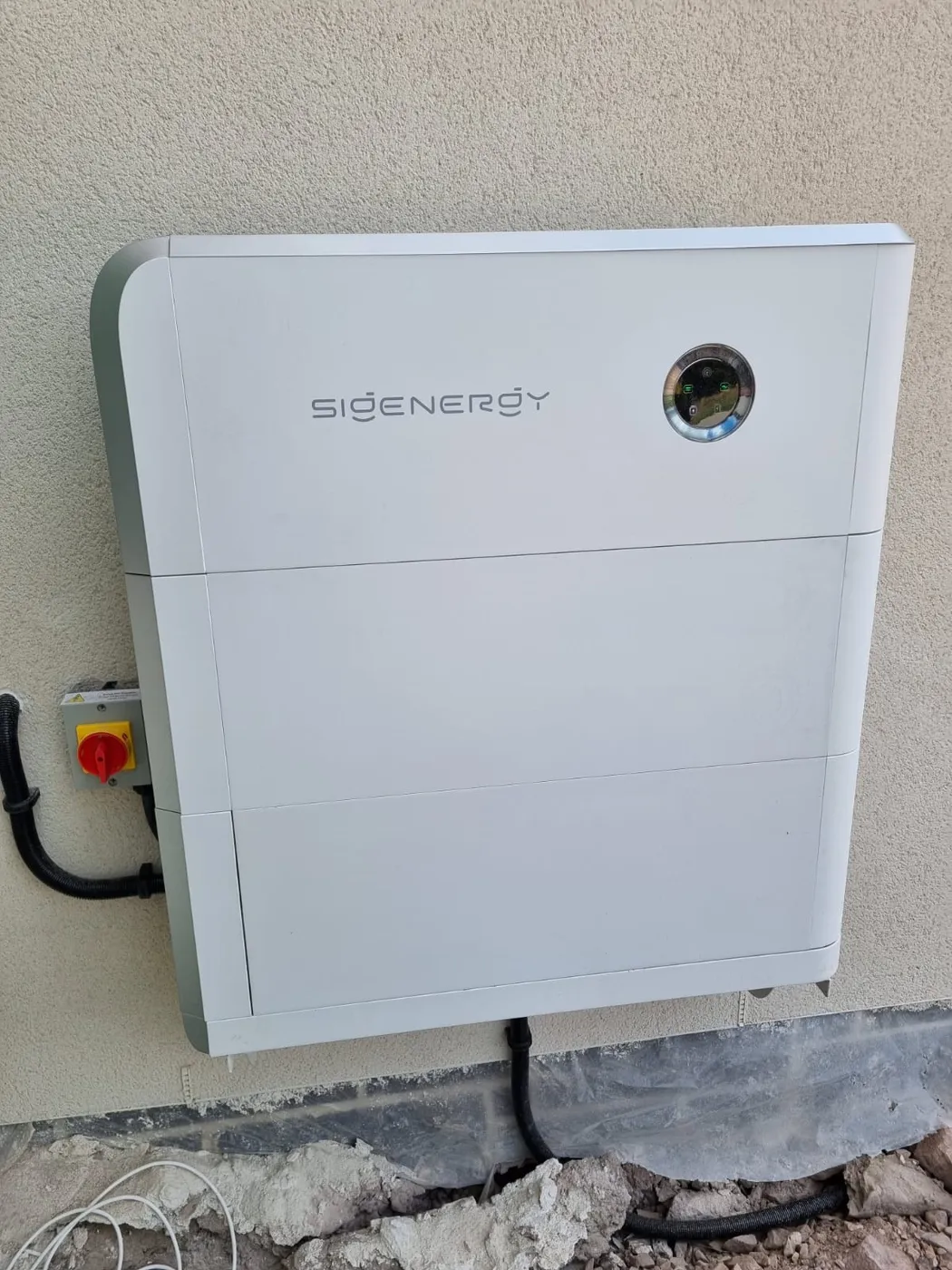 Sigenergy hybrid inverter and battery installed at the property